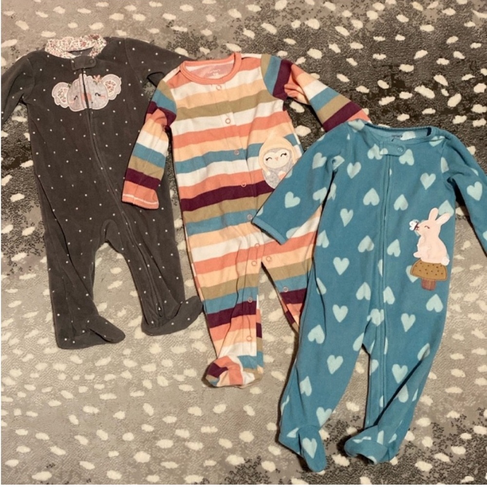 Bundle of 3 baby pajamas size 9 months